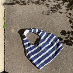 Marthe tote bag - vintage fabric with horizontal navy blue stripes